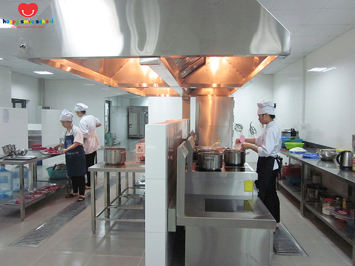 Một khu bếp của trường mầm non được Sang Long cung cấp bếp